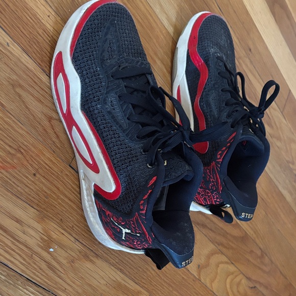Nike Black and Red Kids Sneakers - Picture 2 of 3